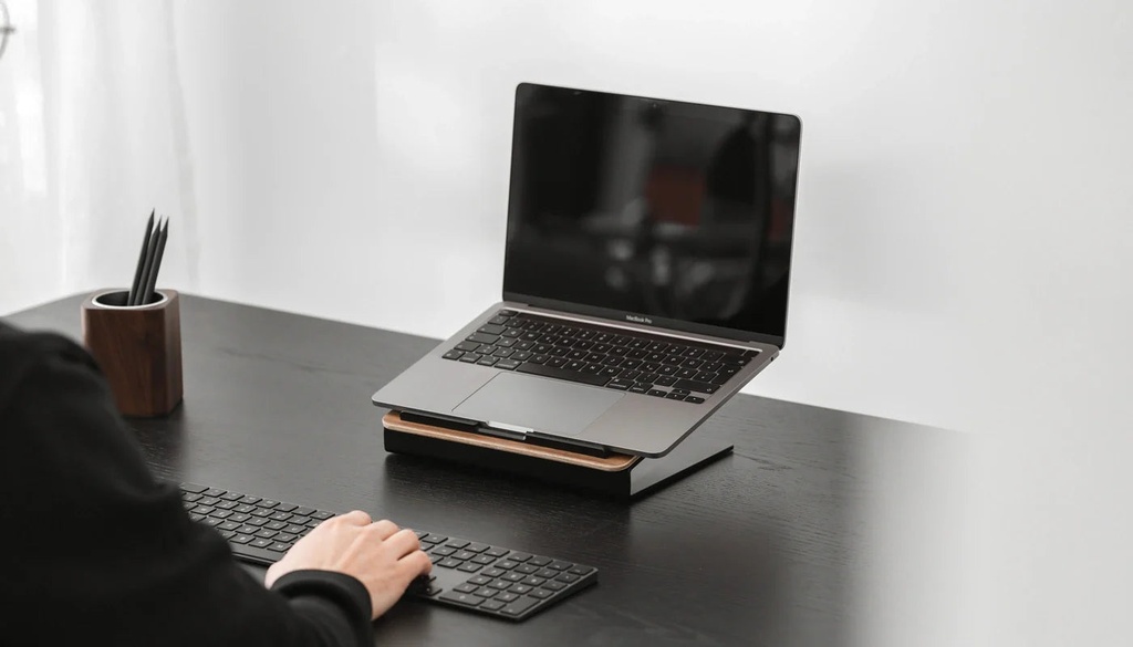 001 Laptop Holder